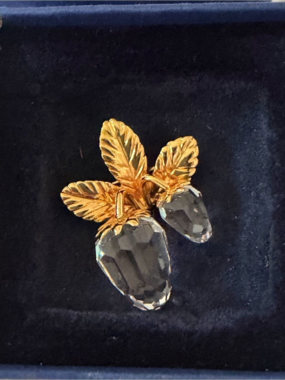 Vintage SWAROVSKI Strawberry Brooch Faceted Crystal Pin Gold Plate Leaves